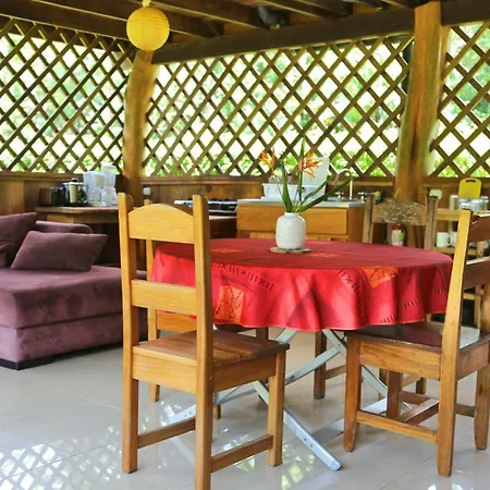 Hotel & Cabinas Nadine Cahuita Exterior photo