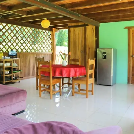 Hotel & Cabinas Nadine Cahuita Exterior photo