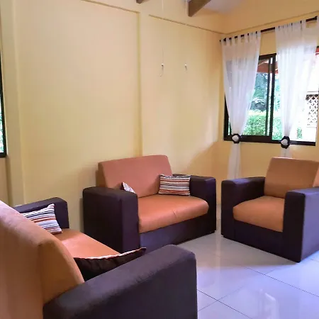 Hotel & Cabinas Nadine Cahuita Exterior photo