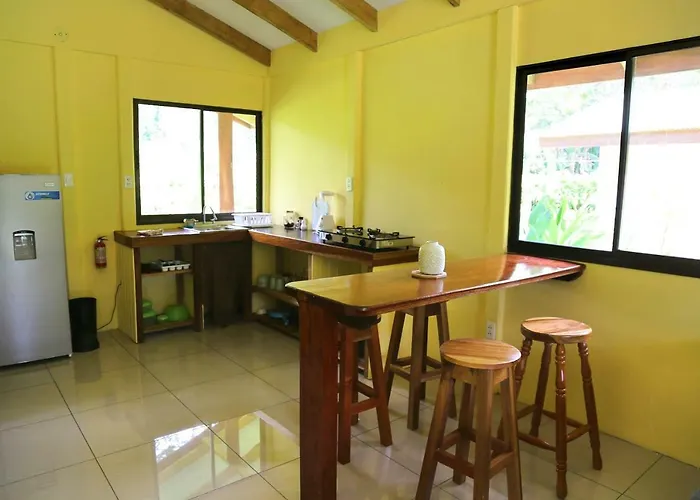 Hotel & Cabinas Nadine